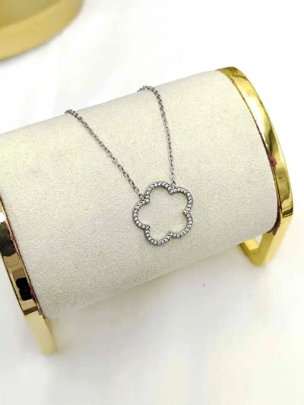 Collier Pendentif Fleur En Acier Inoxydable | Bijoux fantaisie en acier inoxydable