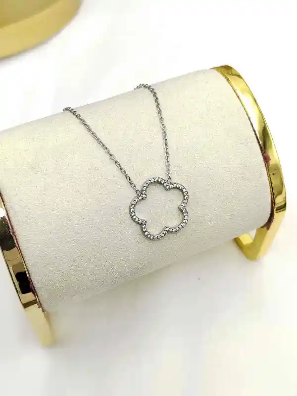 Collier Pendentif Fleur En Acier Inoxydable | Bijoux fantaisie en acier inoxydable