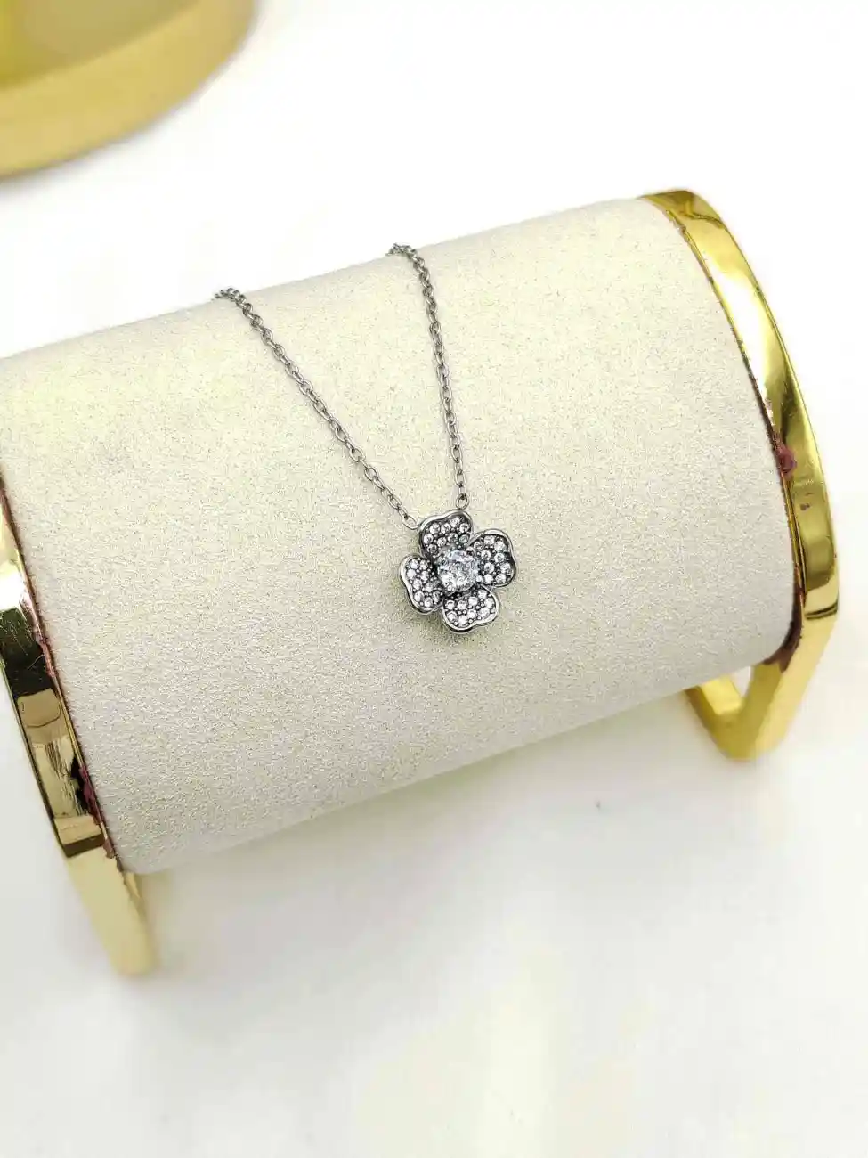 Collier Pendentif Fleur En Acier Inoxydable  | Bijoux fantaisie en acier inoxydable