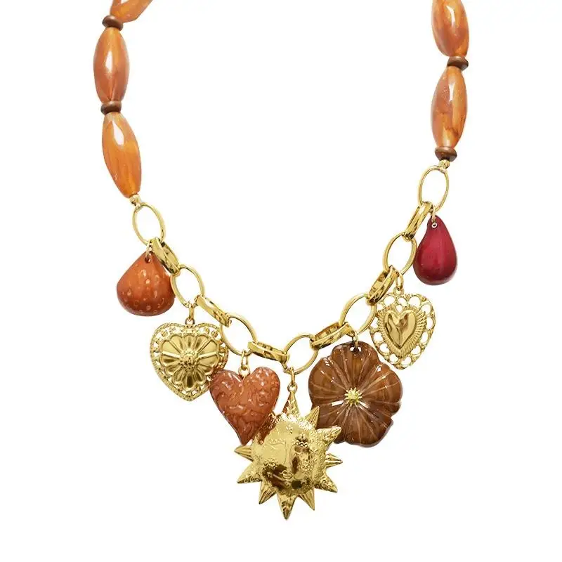 Collana di Perline in Plastica con Charms | Maelle B. Fashionlab 