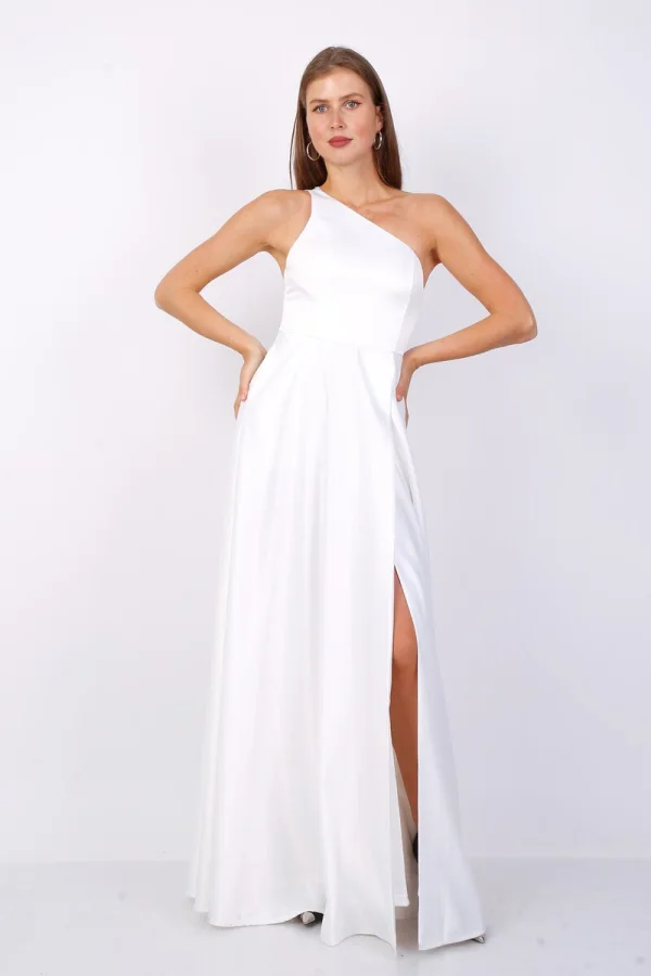 8809 | La maison des robes