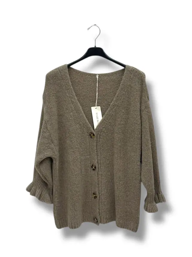 Gilet En maille douce et duveteuse, coupe ample, col en V, fermeture boutonnée et manches 3/4 légèrement bouffantes avec poignets côtelés. | Fandefringues