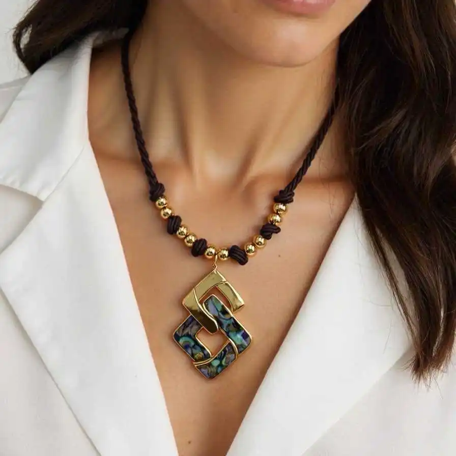 COLLIER CORDON ORNE DE PERLES ET PENDENTIF EN ACIER INOXYDABLE  | Bijoux fantaisie 