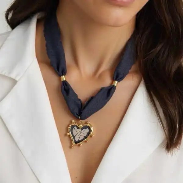 COLLIER FOULARD AJUSTABLE ORNE DE PERLES ET PENDENTIF EN ACIER INOXYDABLE | Bijoux fantaisie 