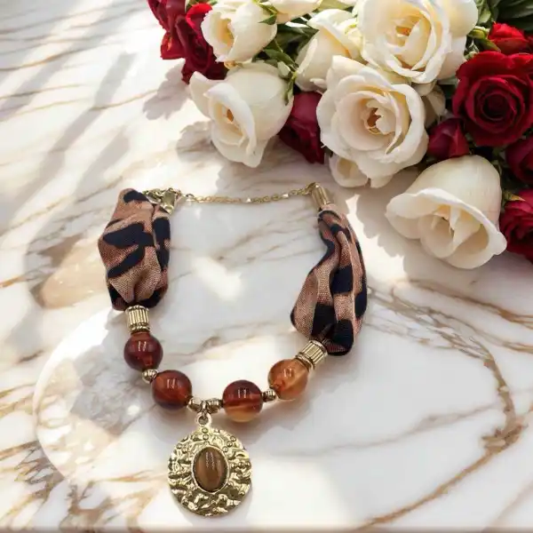 BRACELET LÉOPARD EN ACIER INOXYDABLE AVEC PERLES EN RÉSINE  | Bijoux fantaisie en acier inoxydable