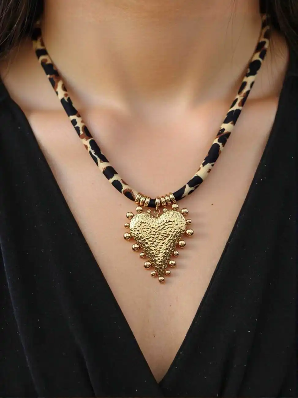 COLLIER LÉOPARD AVEC PENDENTIF CŒUR EN ACIER INOXYDABLE  | Bijoux fantaisie 
