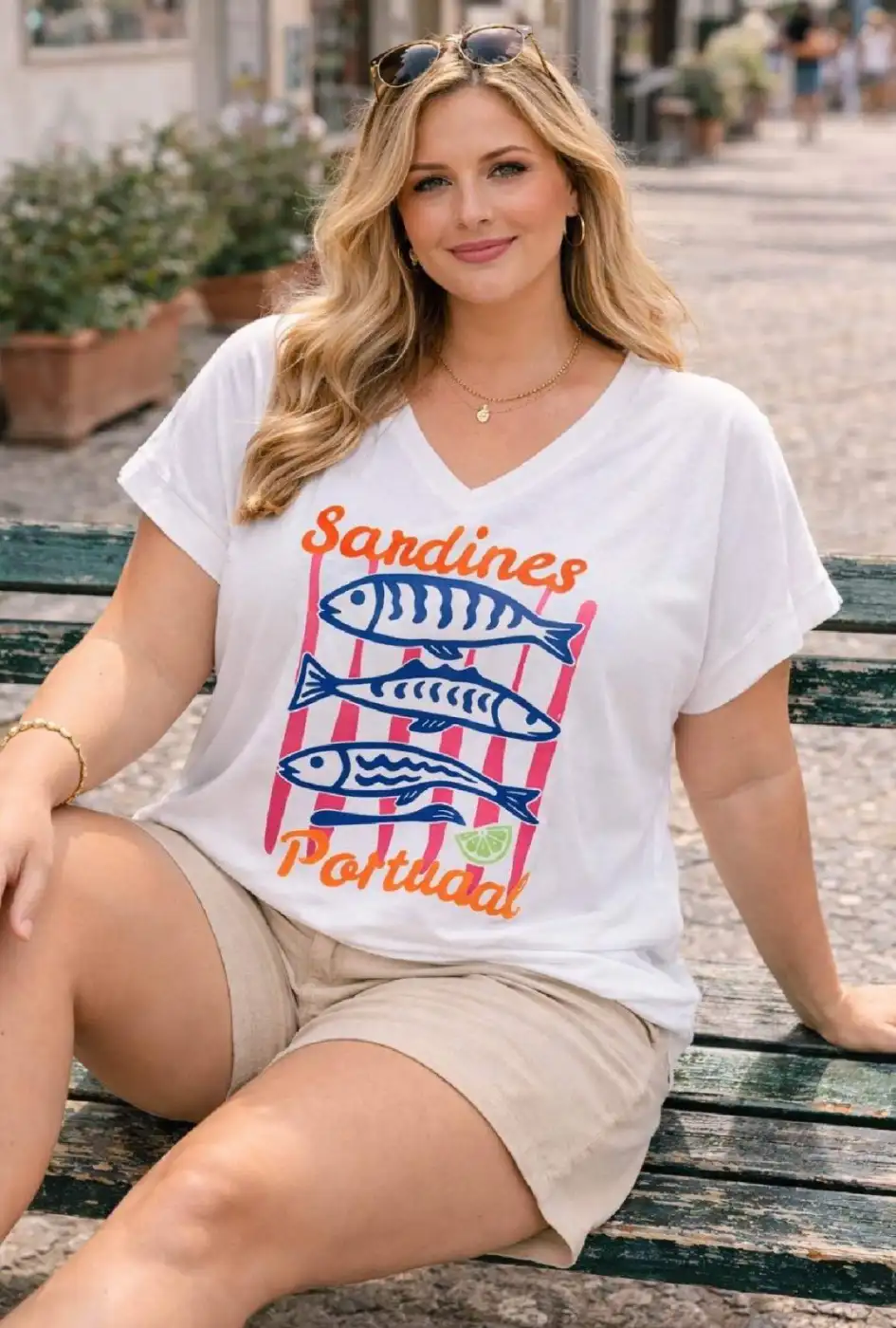 T-shirt col V avec imprimé sardines en belle taille  | Chez Florem