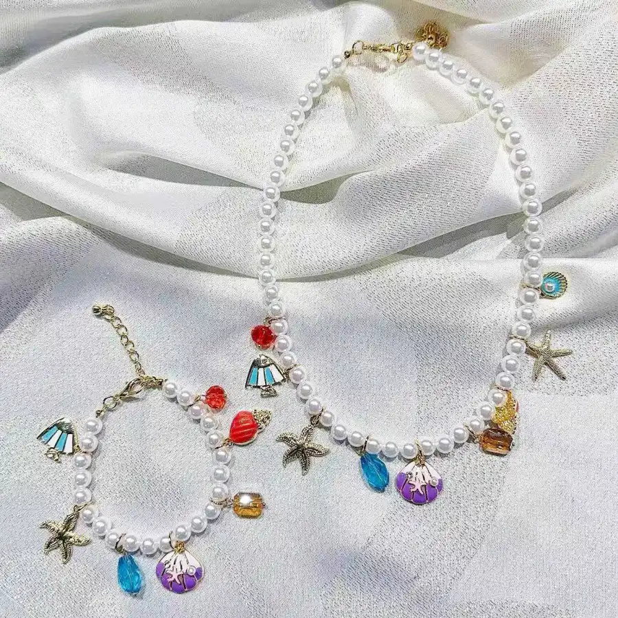 Ensemble des bijoux 
collier et bracelet 
en fausses perles  | Les Élixirs Parfumés