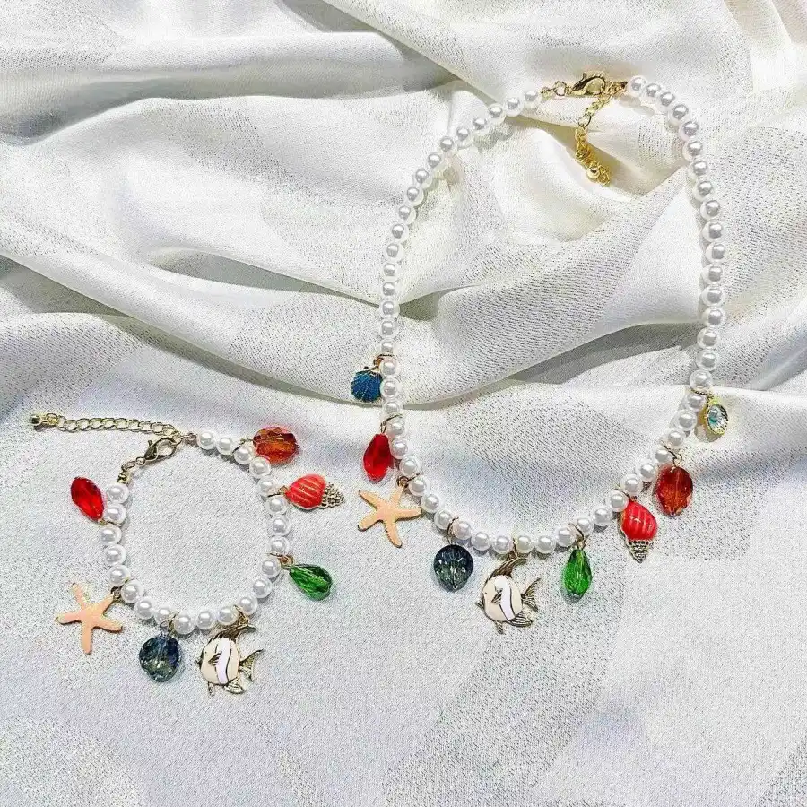 Ensemble des bijoux 
collier et bracelet 
en fausses perles  | Les Élixirs Parfumés