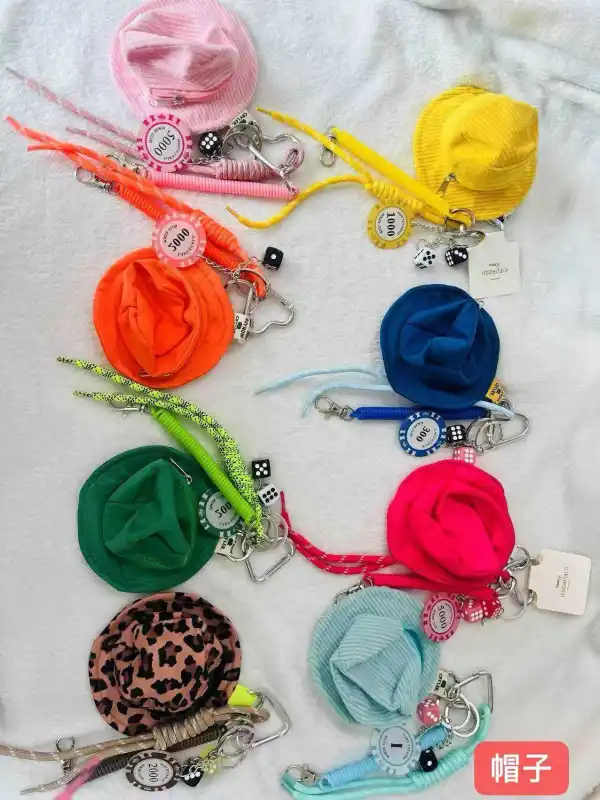 porte-clé / porte-monnaie 
8 couleurs 
 | Les Élixirs Parfumés